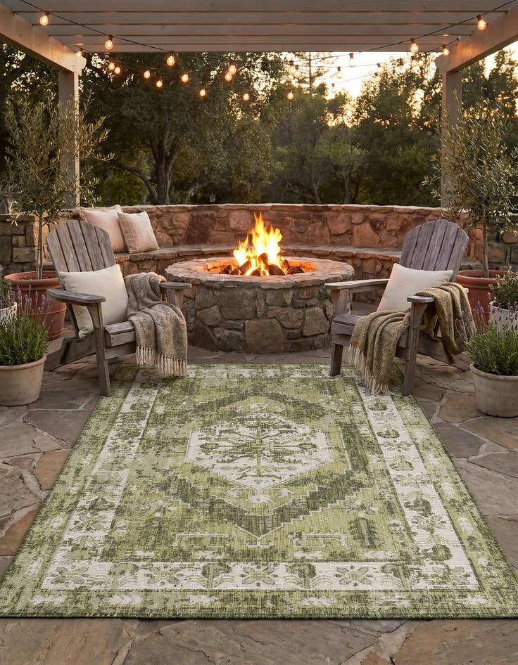 Detail image of 6' x 9' Easy-Clean Traditional Indoor / Outdoor Rug