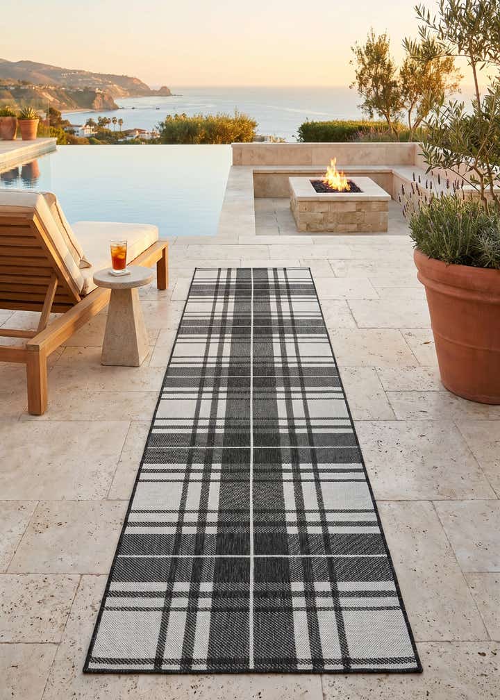 2' 7 x 12' Easy-Clean Checkered Indoor / Outdoor Runner Rug