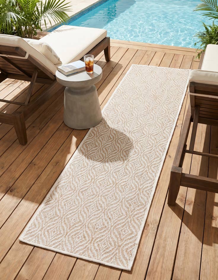 Detail image of 2' x 6' Easy-Clean Lattice Indoor / Outdoor Runner Rug