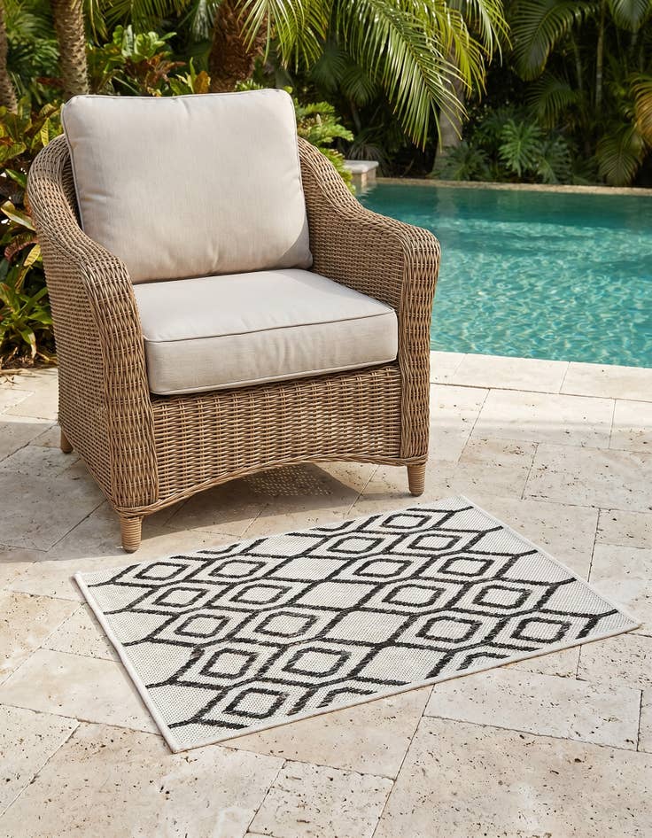 Detail image of 2' x 3' Easy-Clean Jill Zarin Turks and Caicos Indoor / Outdoor Rug