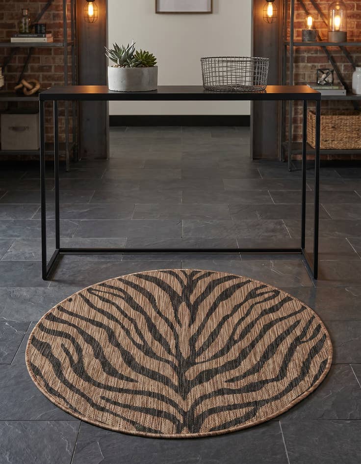 Detail image of 3' x 3' Easy-Clean Safari Indoor / Outdoor Round Rug