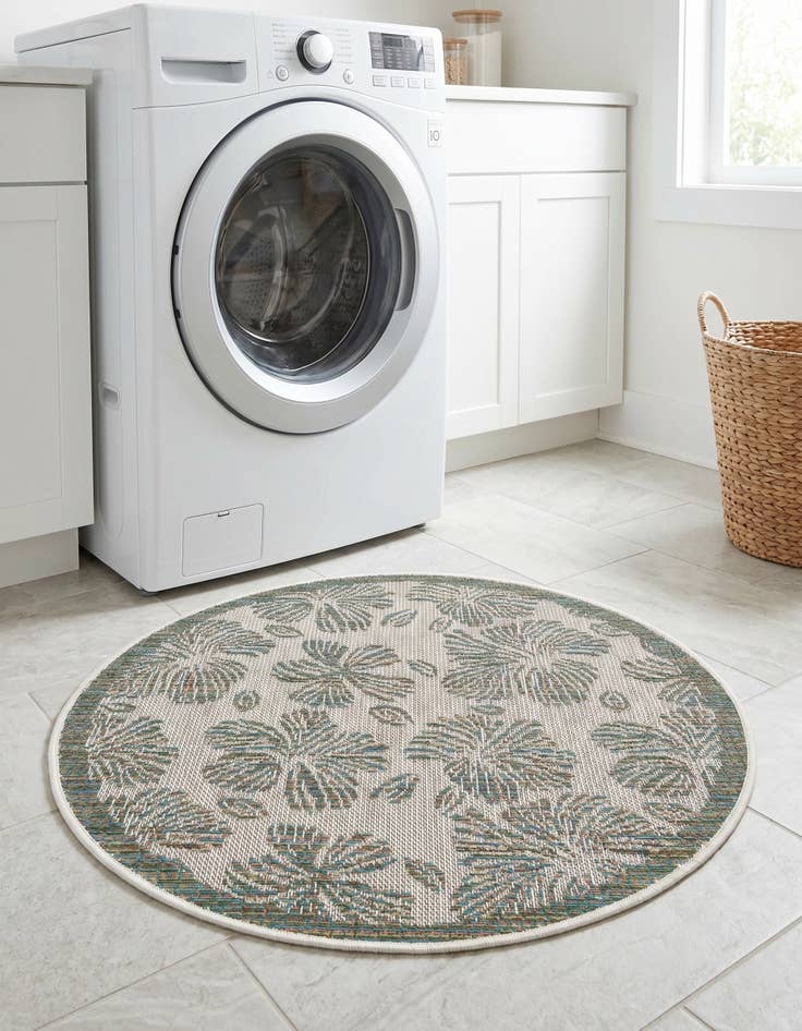 Detail image of 3' 3 x 3' 3 Easy-Clean Baja Indoor / Outdoor Round Rug
