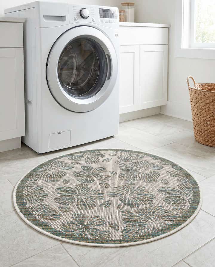 3' 3 x 3' 3 Easy-Clean Baja Indoor / Outdoor Round Rug