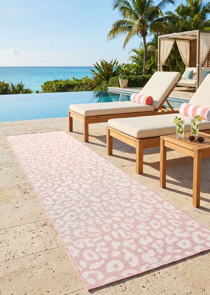 2' 7 x 10' Easy-Clean Safari Indoor / Outdoor Runner Rug