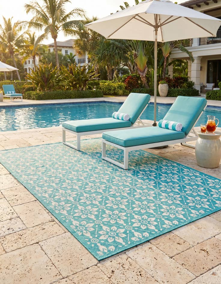 Detail image of 6' x 9' Easy-Clean Lattice Indoor / Outdoor Rug