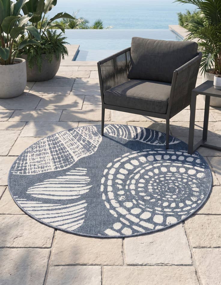 Detail image of 4' x 4' Easy-Clean Coastal Indoor / Outdoor Round Rug