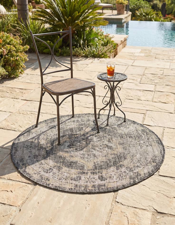 Detail image of 3' x 3' Easy-Clean Traditional Indoor / Outdoor Round Rug