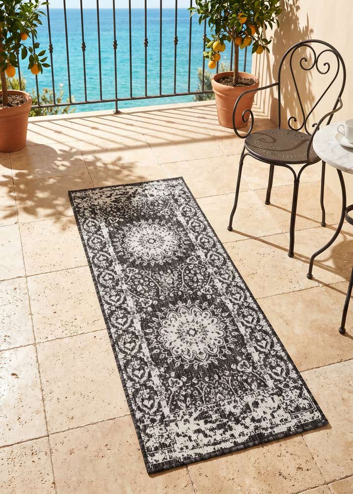 2' x 5' 3 Easy-Clean Traditional Indoor / Outdoor Runner Rug
