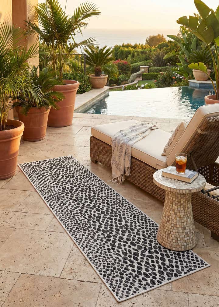 2' x 6' Easy-Clean Jill Zarin Cape Town Indoor / Outdoor Runner Rug