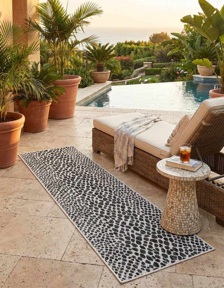 Detail image of 2' x 6' Easy-Clean Jill Zarin Cape Town Indoor / Outdoor Runner Rug