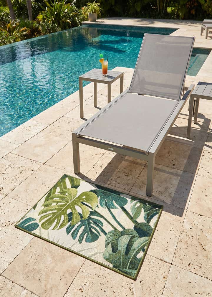 2' x 3' Easy-Clean Botanical Indoor / Outdoor Rug