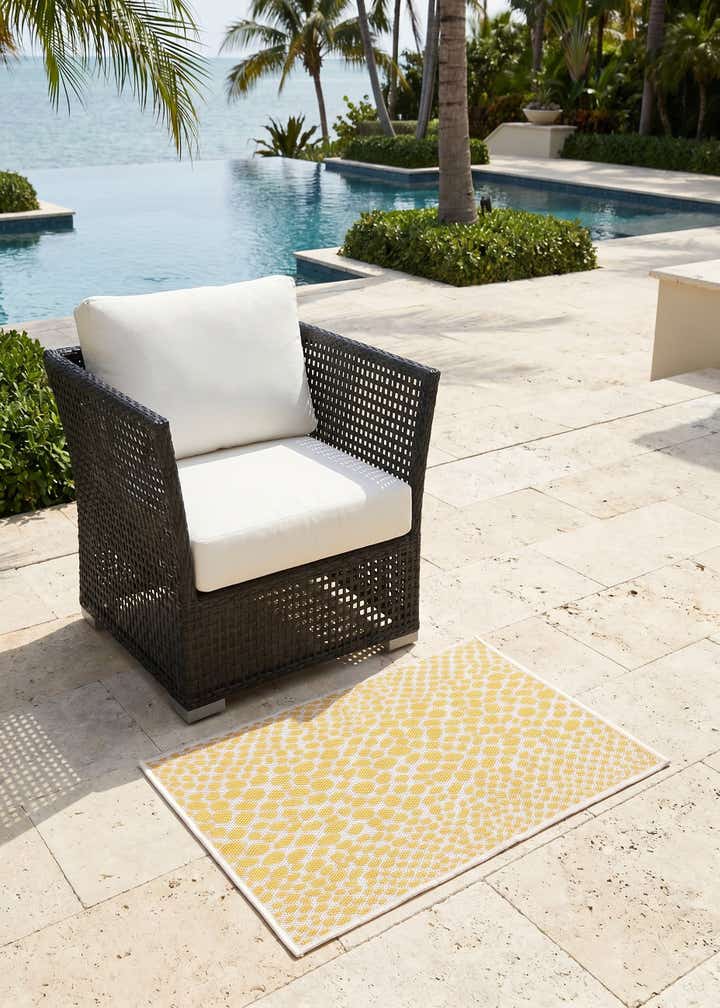 2' x 3' Easy-Clean Jill Zarin Cape Town Indoor / Outdoor Rug