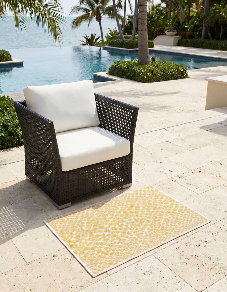 Detail image of 2' x 3' Easy-Clean Jill Zarin Cape Town Indoor / Outdoor Rug