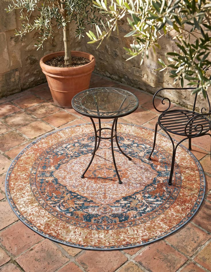 Detail image of 4' x 4' Easy-Clean Traditional Indoor / Outdoor Round Rug
