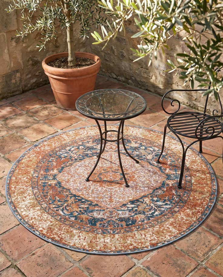 Detail image of 4' x 4' Easy-Clean Traditional Indoor / Outdoor Round Rug