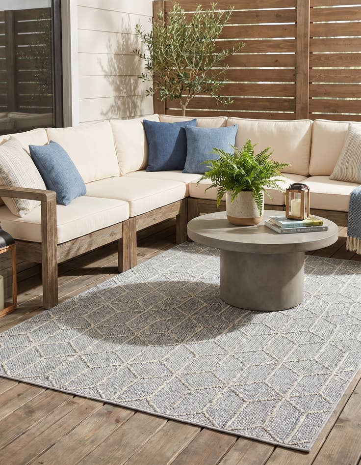 Detail image of 4' 1 x 6' 1 Easy-Clean Trellis Indoor / Outdoor Rug