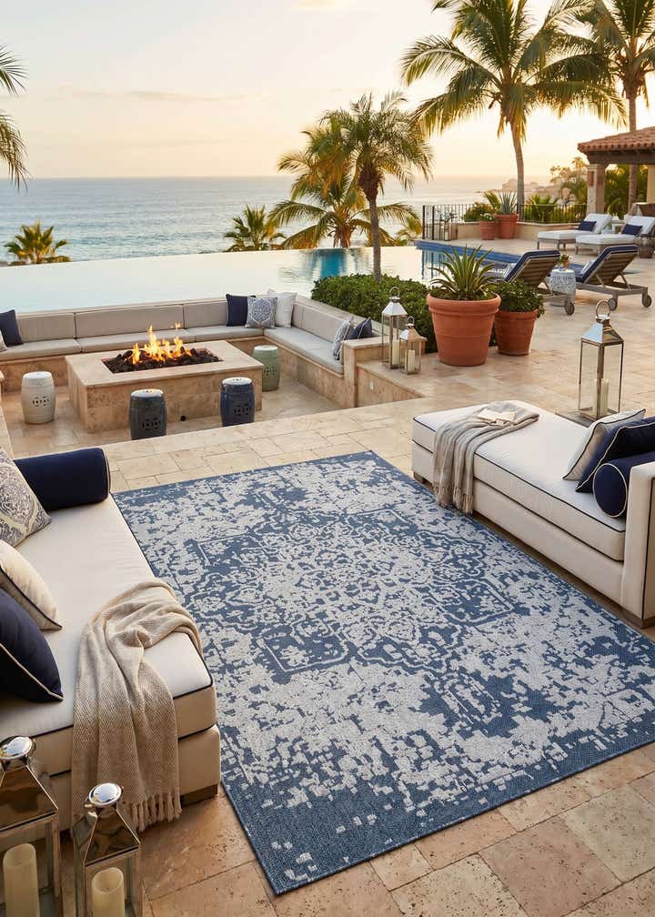 9' x 12' Easy-Clean Traditional Indoor / Outdoor Rug