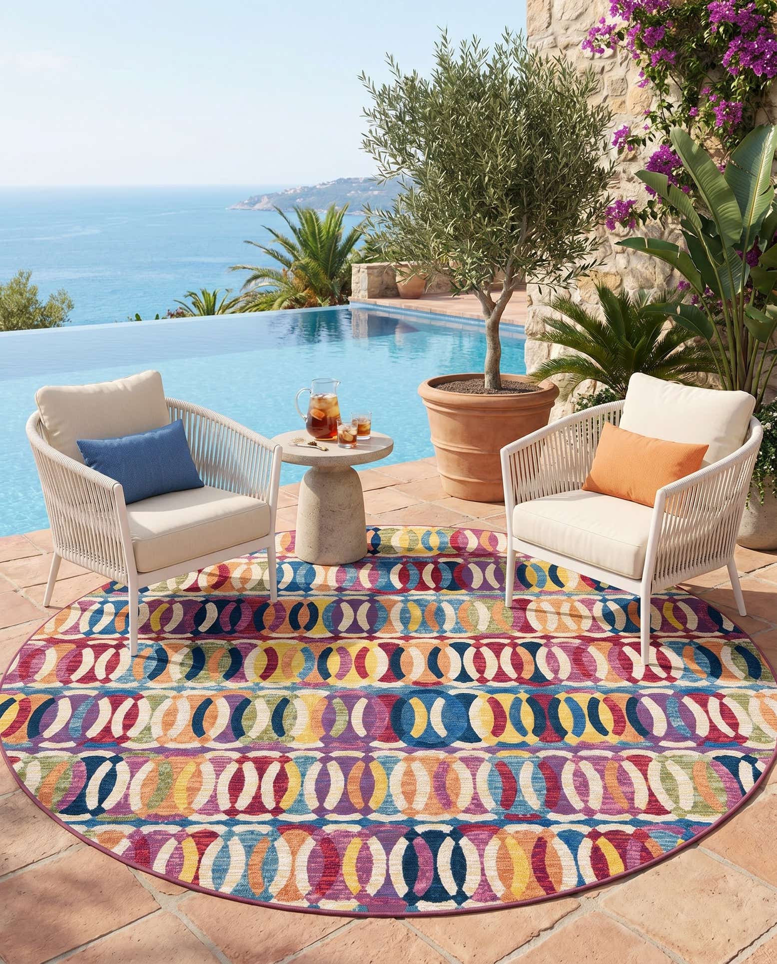 7' 10 x 7' 10 Easy-Clean Modern Indoor / Outdoor Round Rug