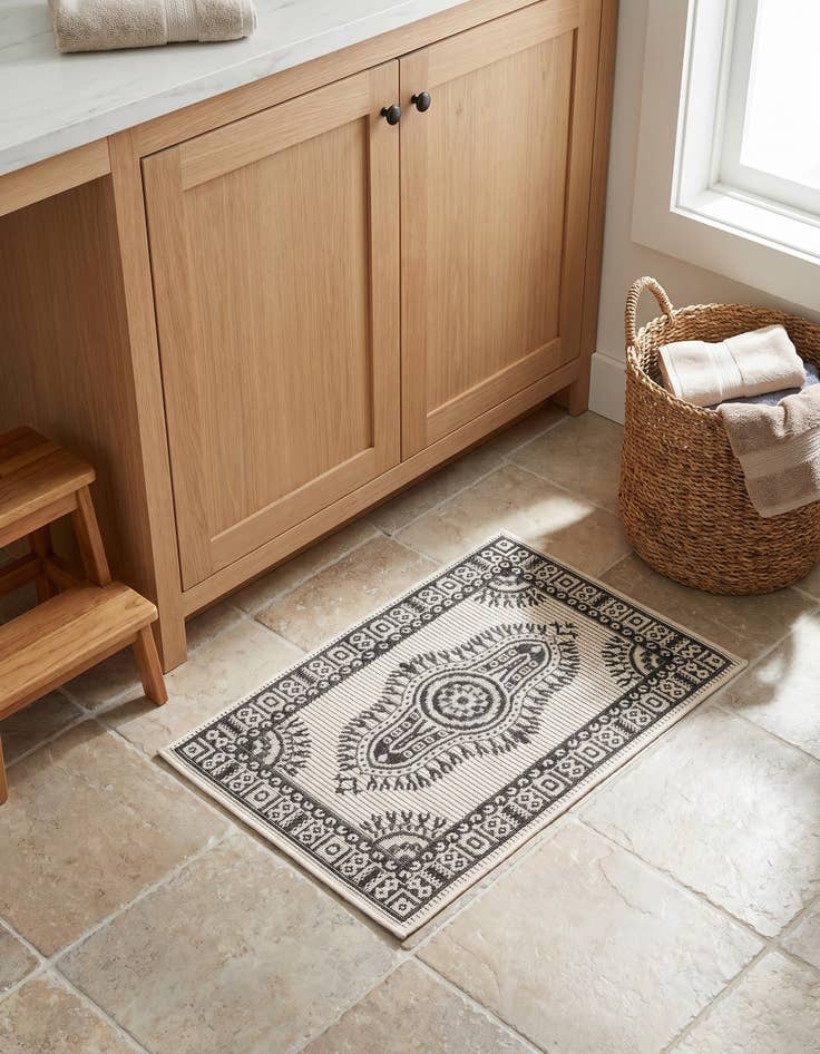 Detail image of 2' x 3' Easy-Clean Traditional Indoor / Outdoor Rug