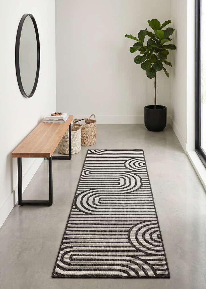 2' x 6' Easy-Clean Modern Indoor / Outdoor Runner Rug