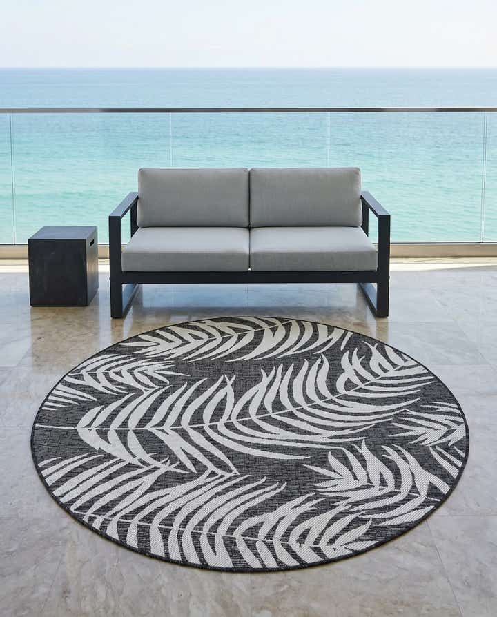 5' 3 x 5' 3 Easy-Clean Botanical Indoor / Outdoor Round Rug