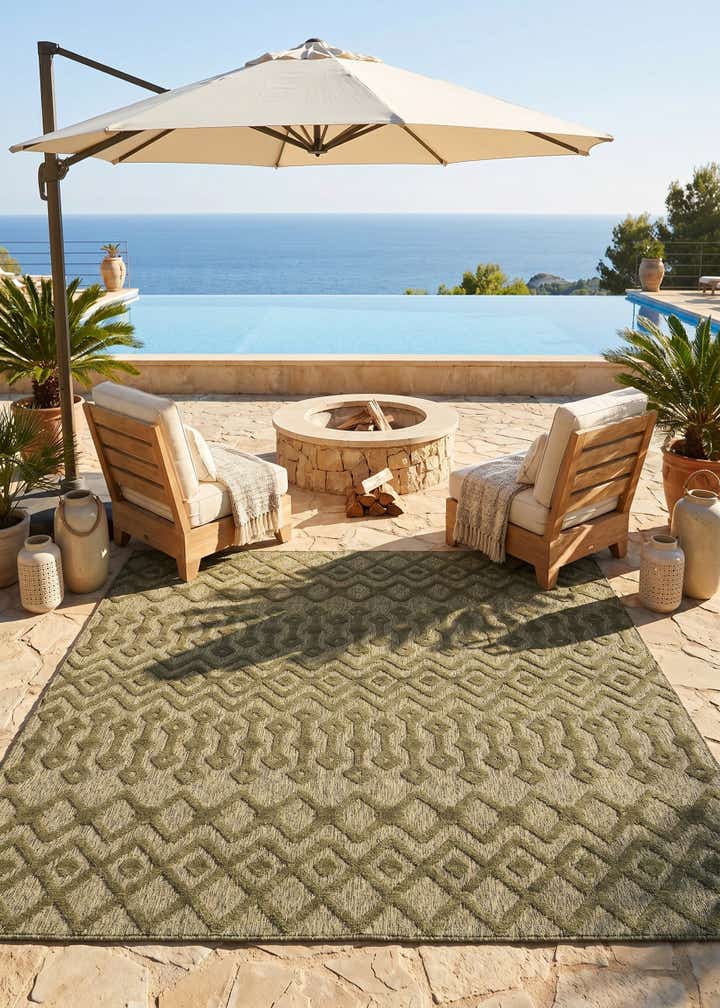 7' 10 x 7' 10 Easy-Clean Trellis Textured Indoor / Outdoor Square Rug