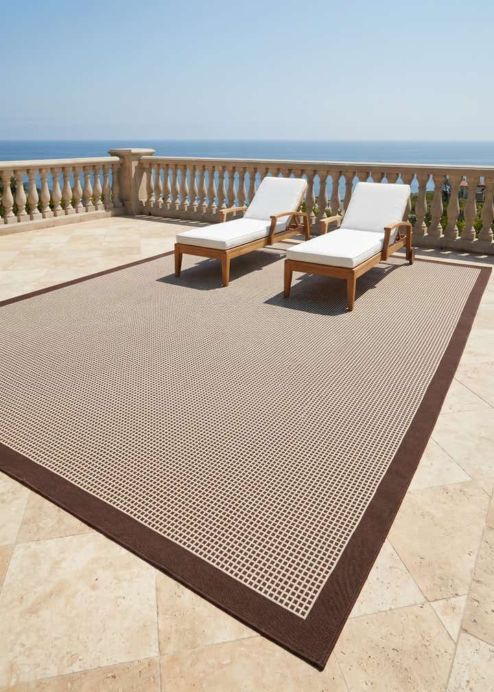 9' x 12' Easy-Clean Border Indoor / Outdoor Rug