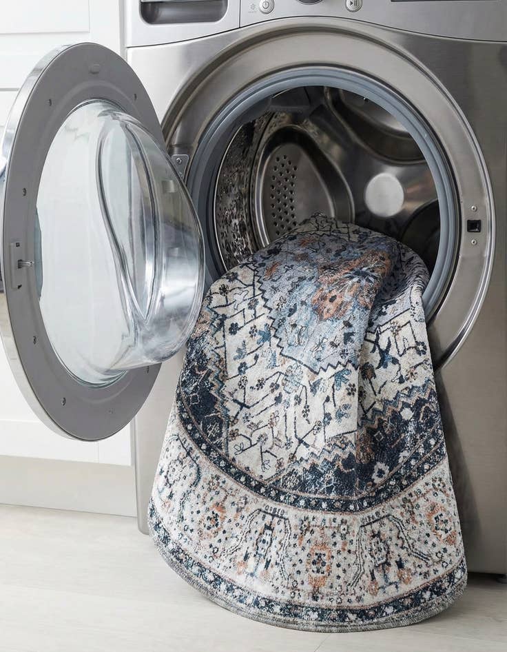 Detail image of 3' 3 x 3' 3 Yara Round Rug