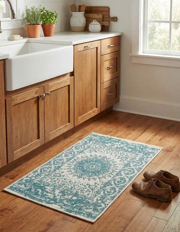 2' x 3' Easy-Clean Traditional Indoor / Outdoor Rug