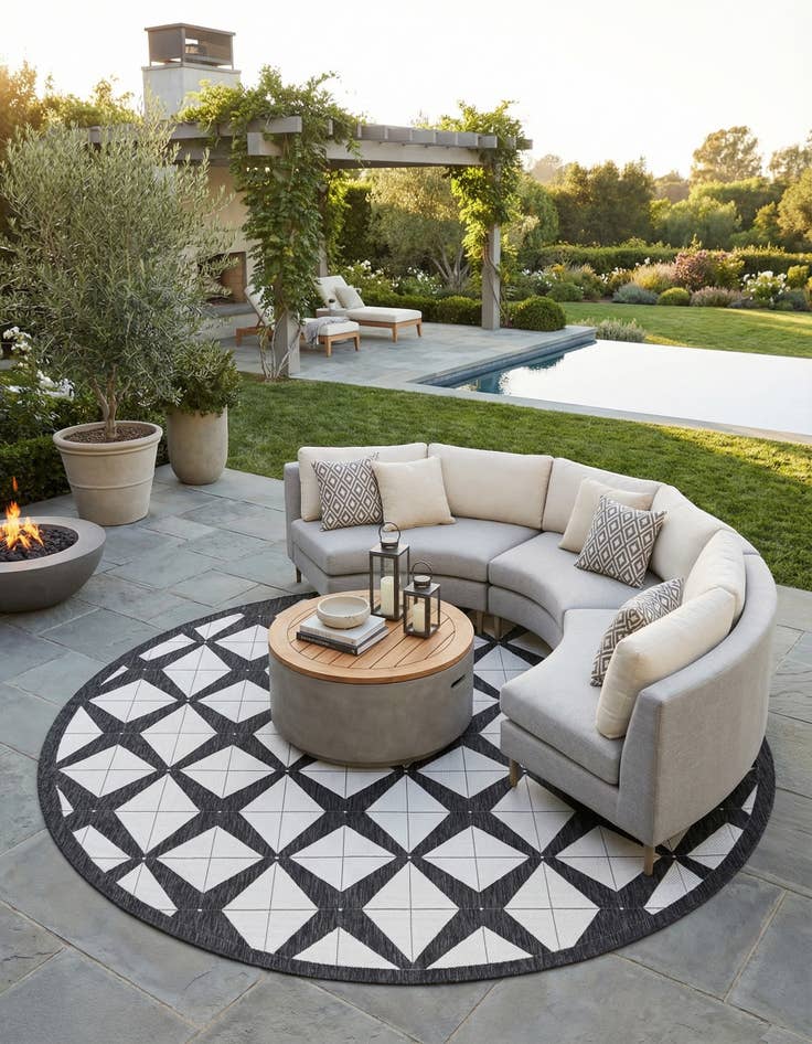 Detail image of 12' x 12'  Washable Modern Indoor / Outdoor Round Rug