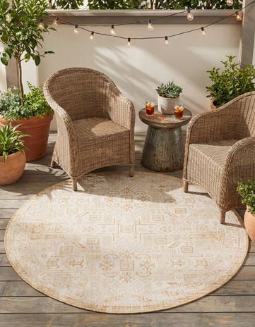 5' 3 x 5' 3 Easy-Clean Aztec Indoor / Outdoor Round Rug