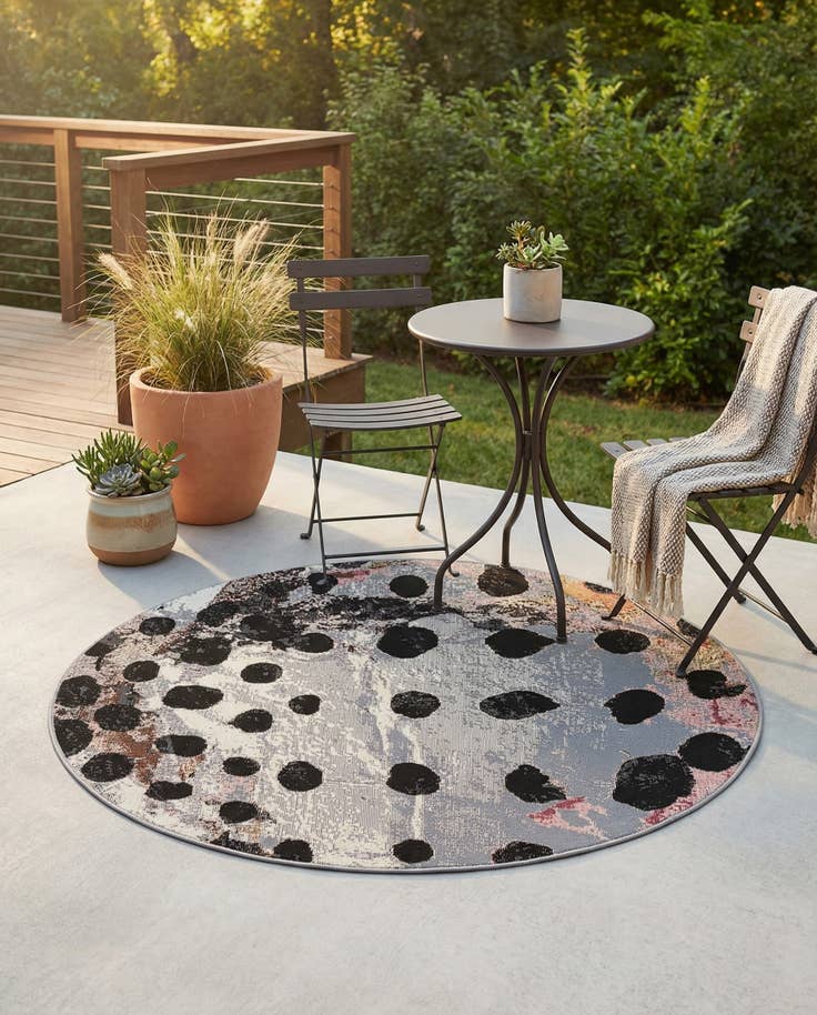 Detail image of 4' x 4' Easy-Clean Modern Indoor / Outdoor Round Rug