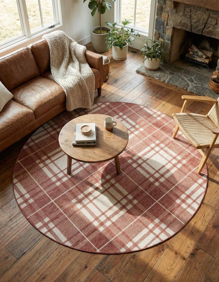 Detail image of  7' 10 x 7' 10  Washable Checkered Indoor / Outdoor Round Rug