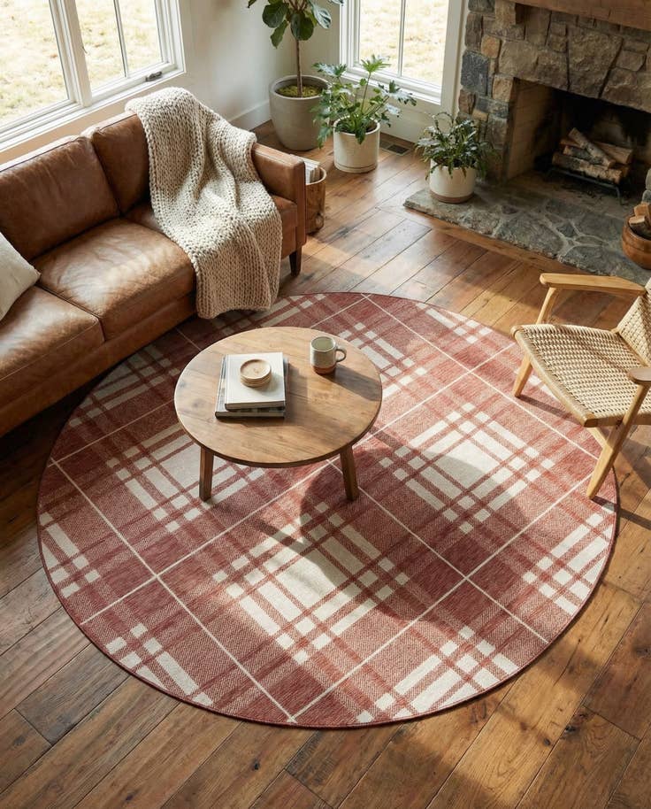 Detail image of 7' 10 x 7' 10 Easy-Clean Checkered Indoor / Outdoor Round Rug