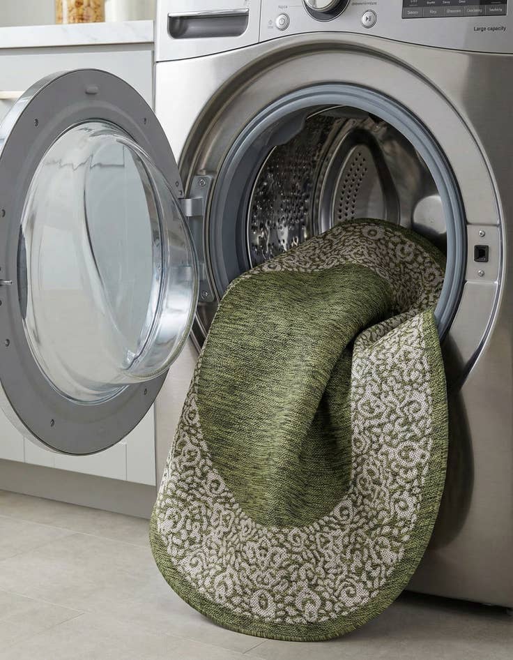 Detail image of 5' 3 x 5' 3  Washable Border Indoor / Outdoor Round Rug