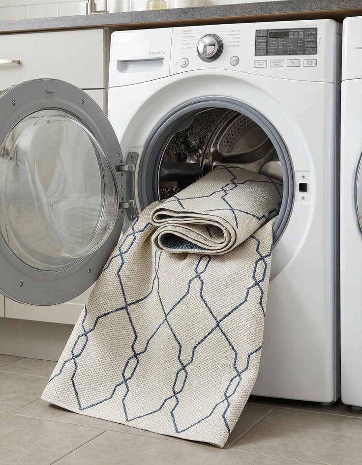 Detail image of 7' x 10'  Washable Trellis Indoor / Outdoor Rug