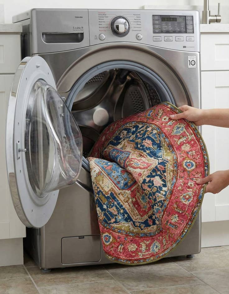 Detail image of  7' x 7'  Washable Traditional Indoor / Outdoor Round Rug