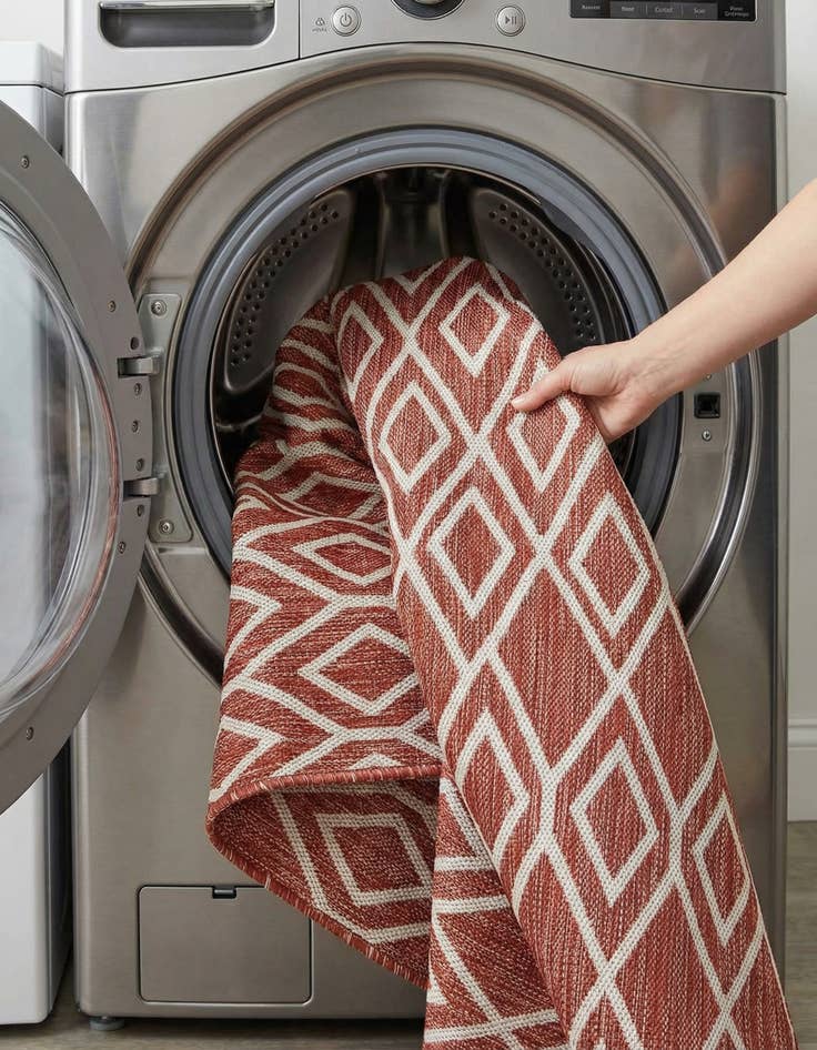 Detail image of 6' 7 x 6' 7  Washable Jill Zarin Turks and Caicos Indoor / Outdoor Round Rug