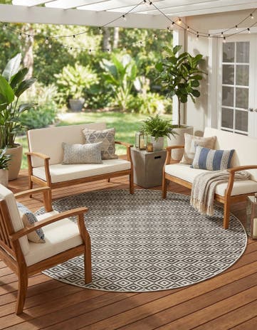7' 10 x 7' 10 Easy-Clean Jill Zarin Costa Rica Indoor / Outdoor Round Rug