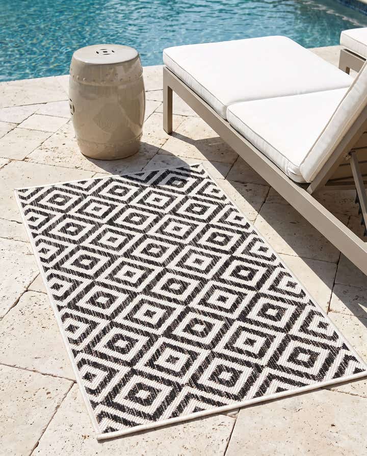 2' x 3' Easy-Clean Jill Zarin Costa Rica Indoor / Outdoor Rug