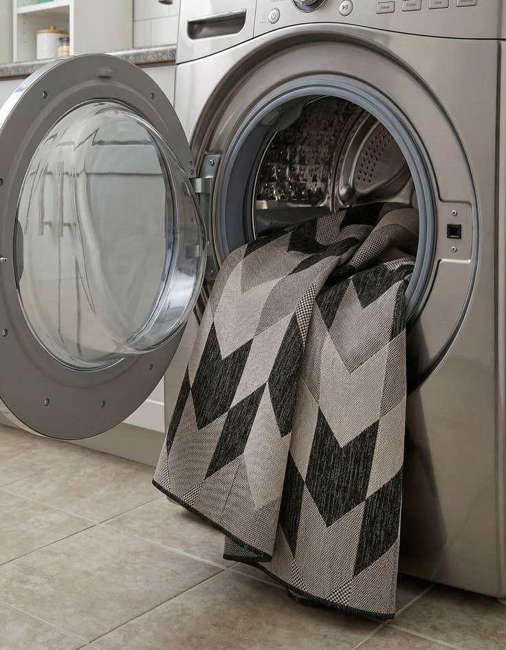 Detail image of  7' 10 x 10'  Washable Modern Indoor / Outdoor Rug