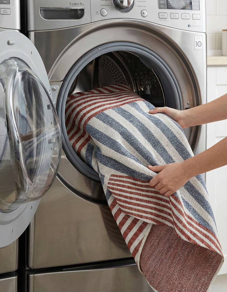 Detail image of 7' 10 x 7' 10  Washable Jill Zarin Indoor / Outdoor Square Rug