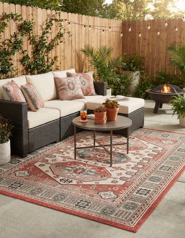 7' 10 x 10' Easy-Clean Traditional Indoor / Outdoor Rug