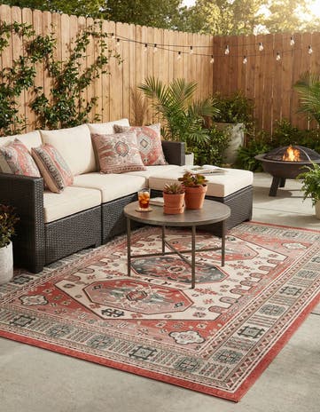 7' 10 x 10' Easy-Clean Traditional Indoor / Outdoor Rug