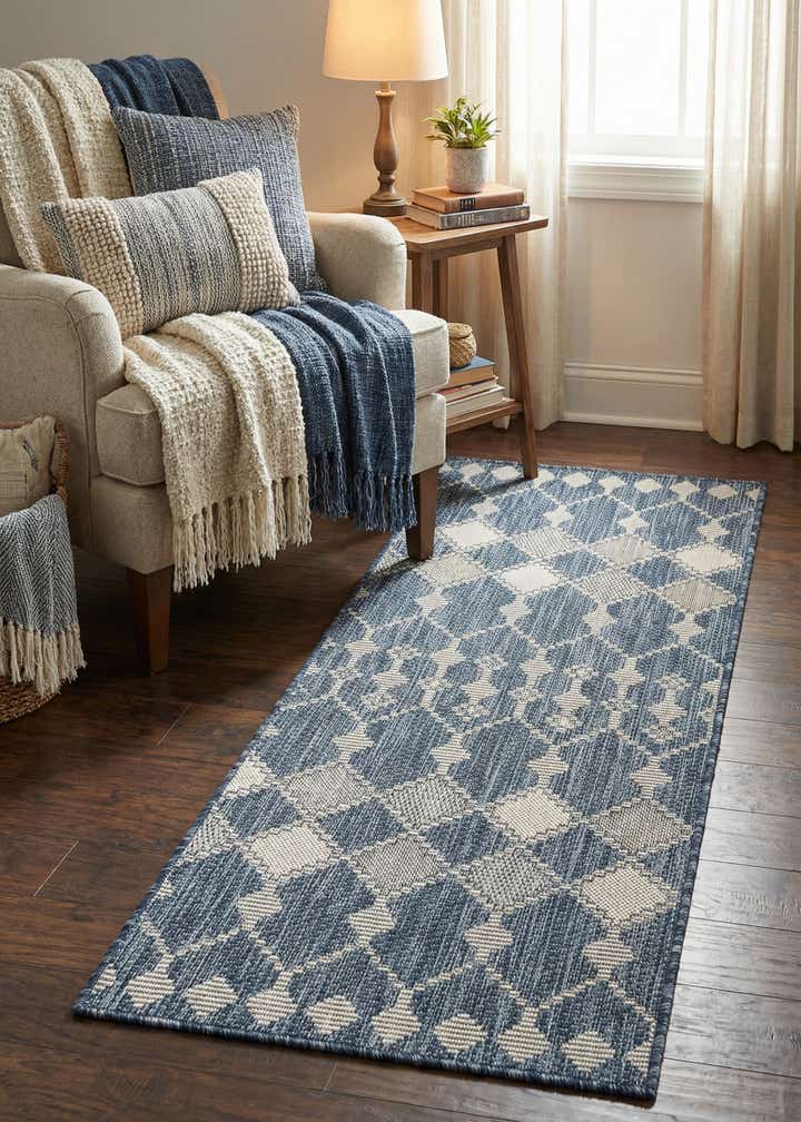 1' 10 x 4' 6 Easy-Clean Lattice Indoor / Outdoor Runner Rug