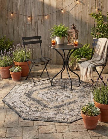 Charcoal Easy-Clean Traditional Indoor / Outdoor Octagon Rug
