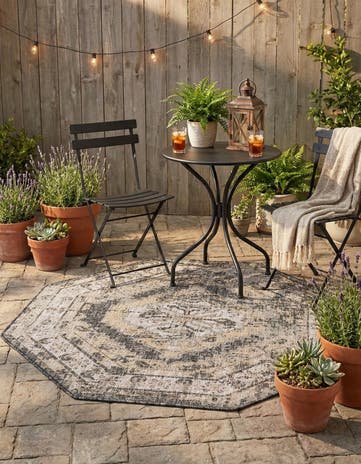 Charcoal Easy-Clean Traditional Indoor / Outdoor Octagon Rug