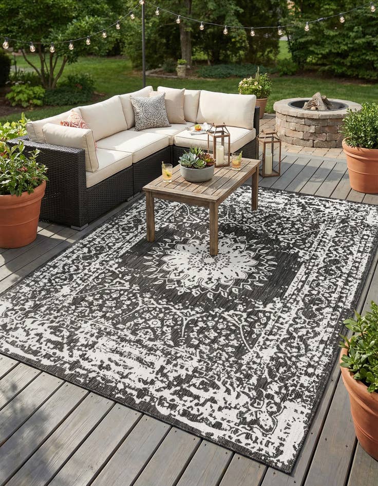 Detail image of 7' 10 x 10'  Washable Traditional Indoor / Outdoor Rug