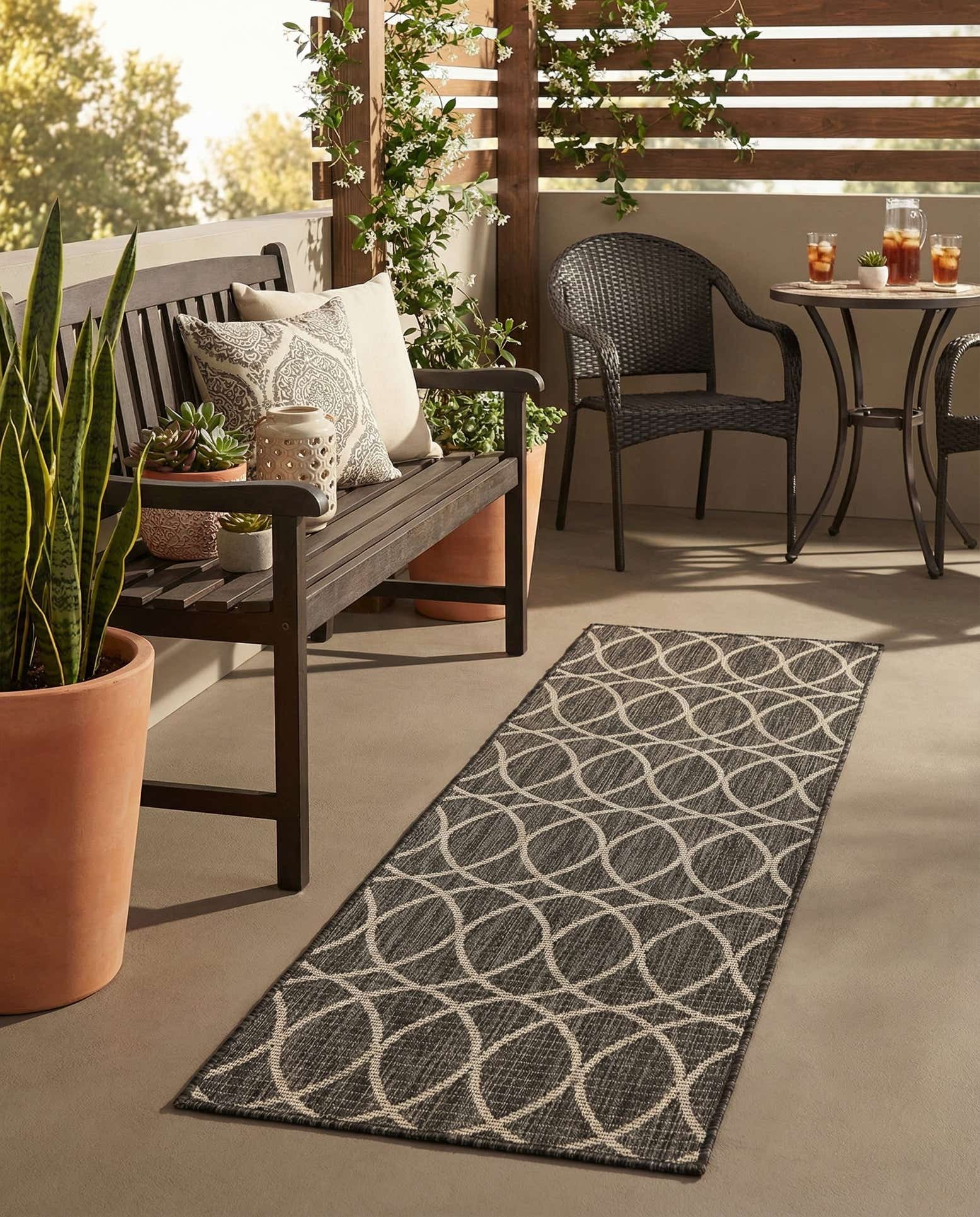 2' x 6' Easy-Clean Trellis Indoor / Outdoor Runner Rug