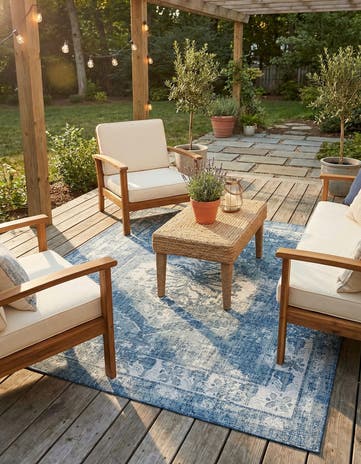 7' 10 x 7' 10 Easy-Clean Traditional Indoor / Outdoor Square Rug